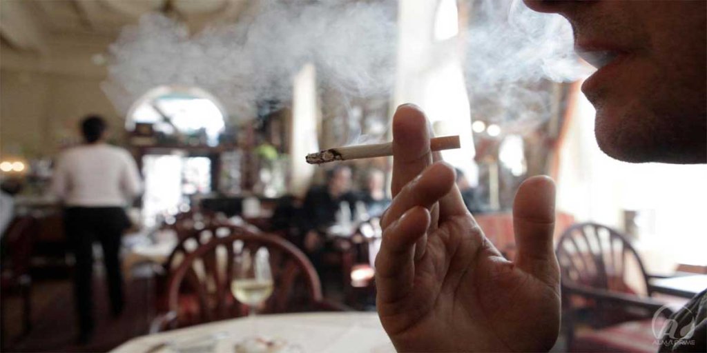 تنفس دود دست دوم سیگار در مکان های عمومی